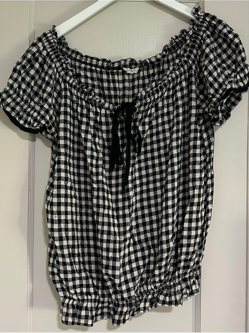 easel Black & White Gingham Tie-Front Puff Sleeve Top